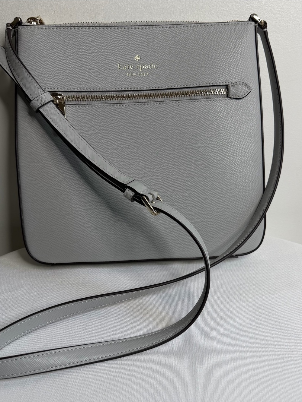kate spade light gray saffiano leather messenger bag with gold hardware